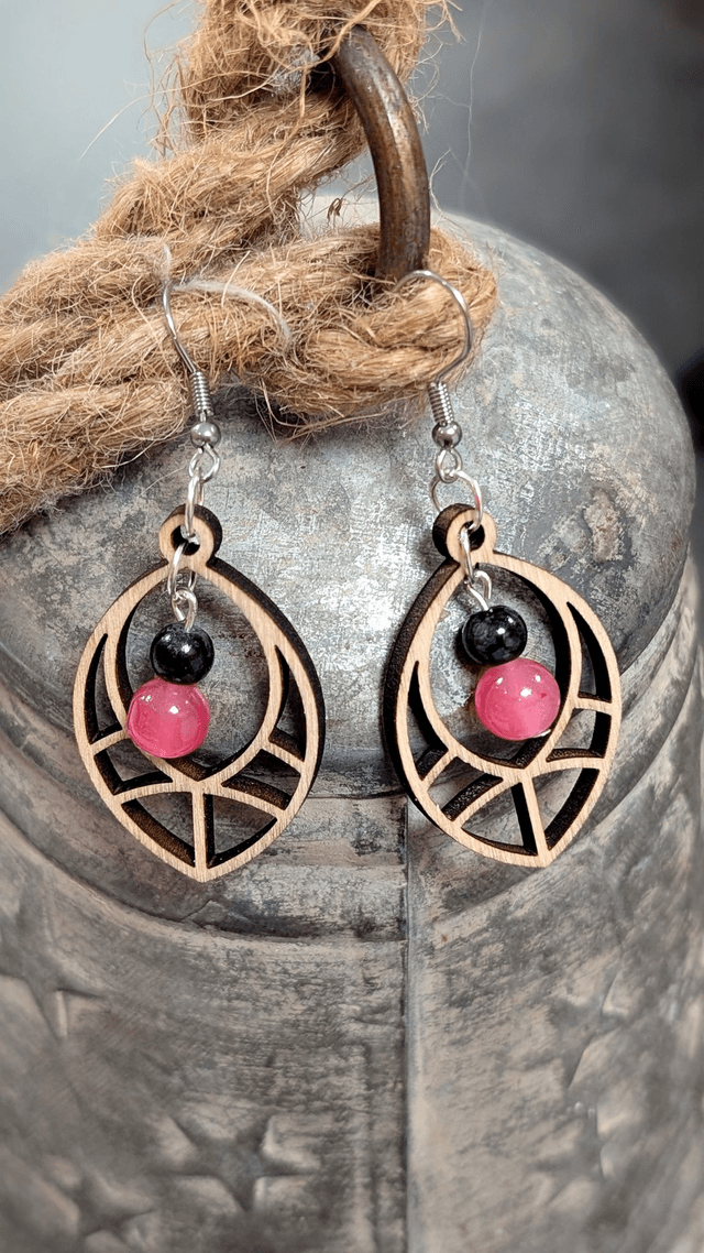 Boucles d&#039;oreilles : feuilles géométriques